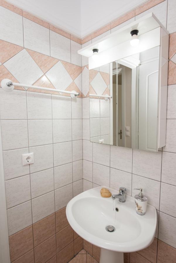 Apartment Elaia - &