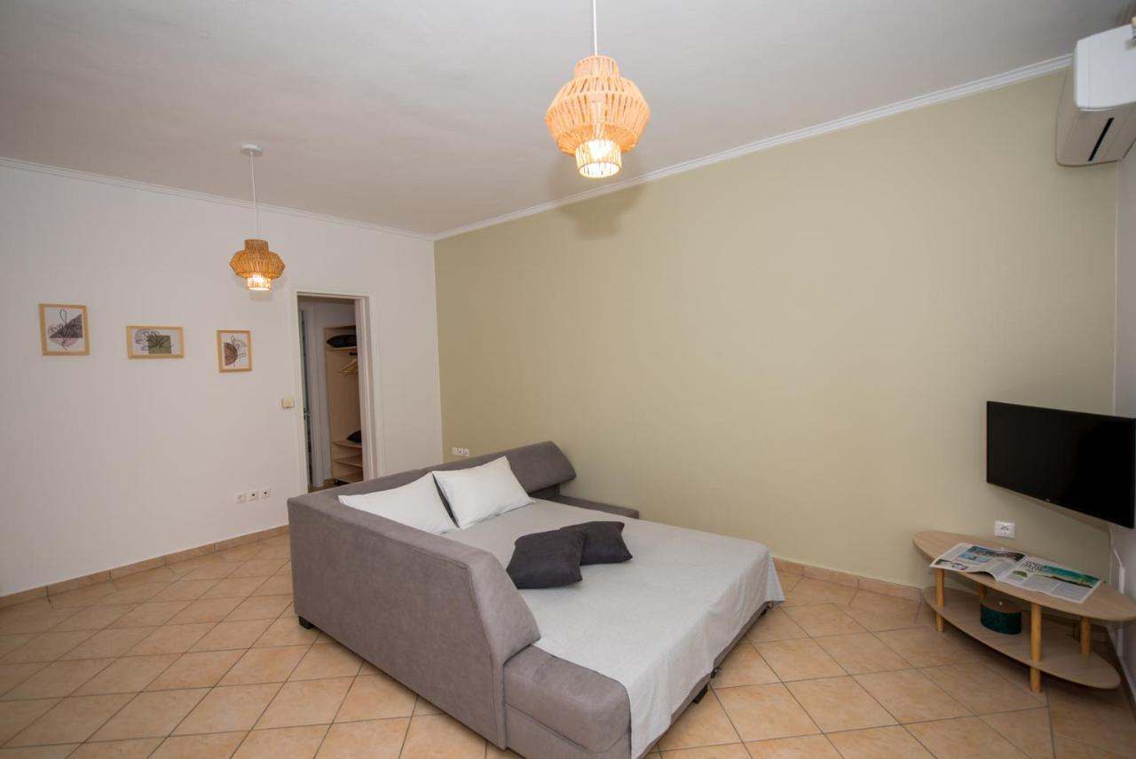 Apartment Elaia - &